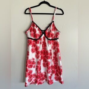 Gillian & O’Malley floral chemise size large